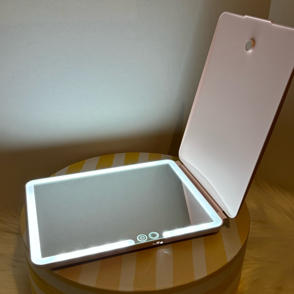 Deweisn Folding Travel Rechargeable LED Makeup Mirror NIB - Picture 3 of 10